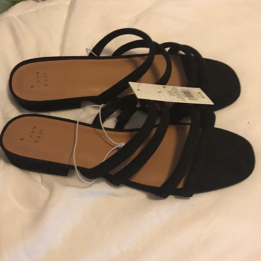 Universal Thread Flat Sandals - Picture 2 of 3